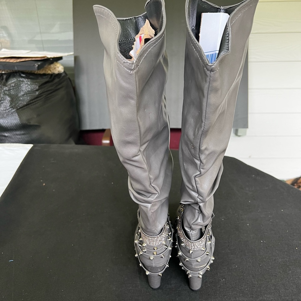 Women's High Heel /Pointed Toe/Grey Boots /with Decorative Stud/Size US 9,/EU 40
